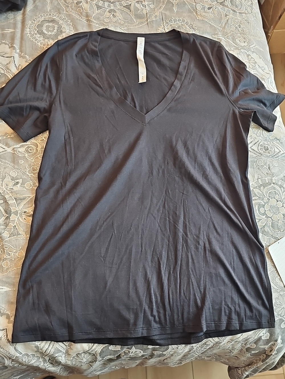 NWT Lululemon Love Tee Black V-Neck Short Sleeve